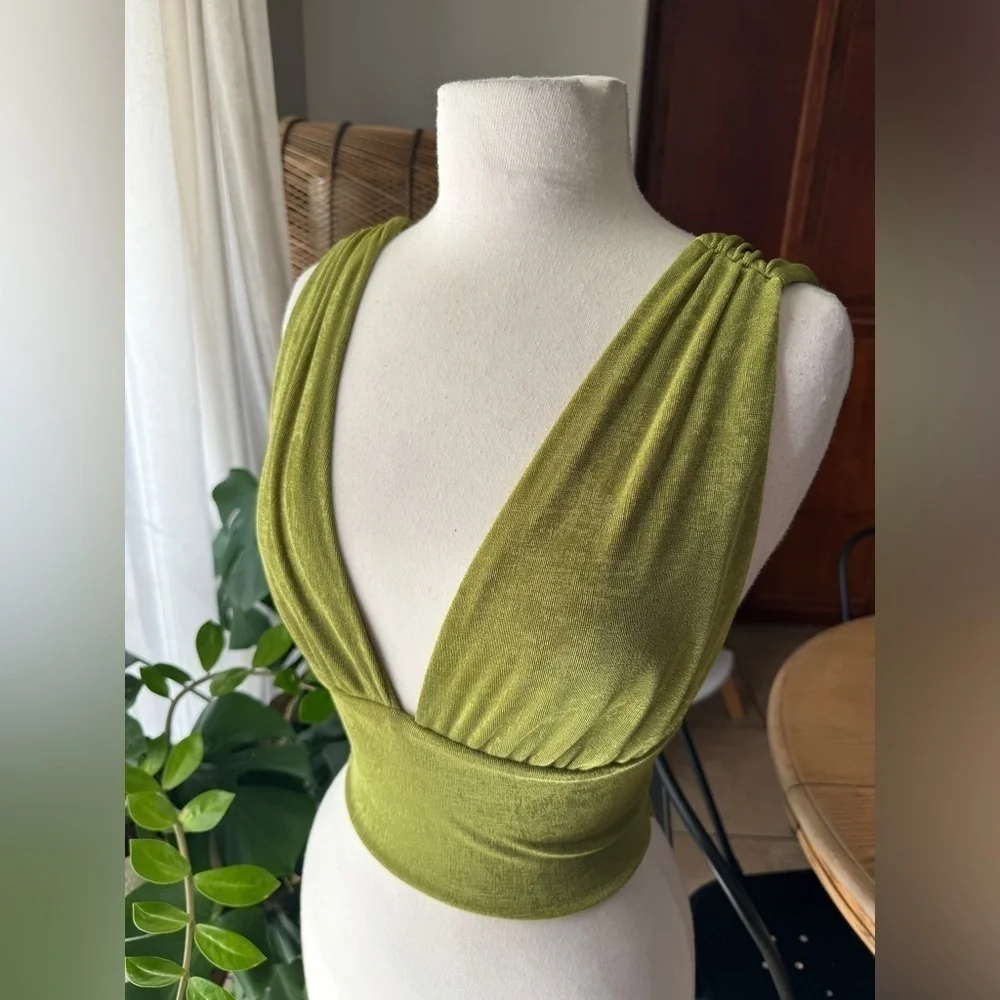 Green v neck crop vacation top - Picture 1 of 4